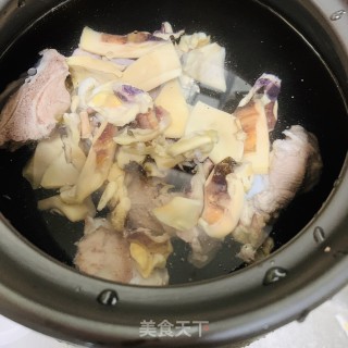 莲藕花生排骨汤的做法步骤：4