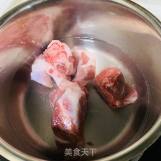 莲藕花生排骨汤的做法步骤：5