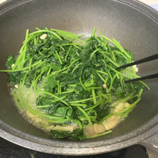 蒜炒番薯叶的做法步骤：3