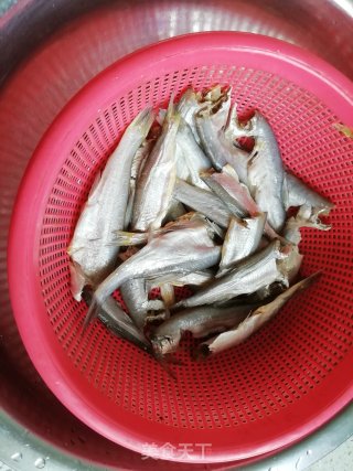 清蒸小杂鱼的做法步骤：1