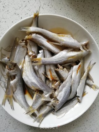 清蒸小杂鱼的做法步骤：2