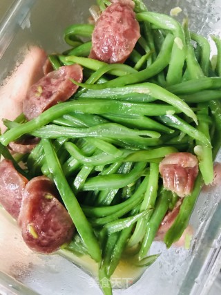 豌豆荚炒腊肠的做法步骤：5