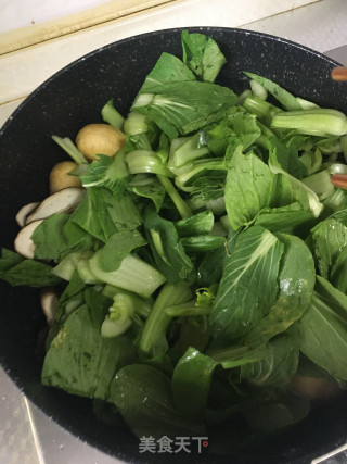 香菇油面筋炒青菜的做法步骤：2