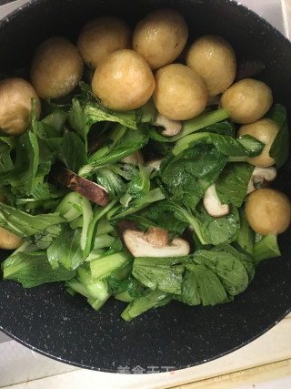 香菇油面筋炒青菜的做法步骤：3