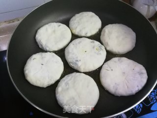 韭菜鸡蛋豆腐馅饼的做法步骤：10