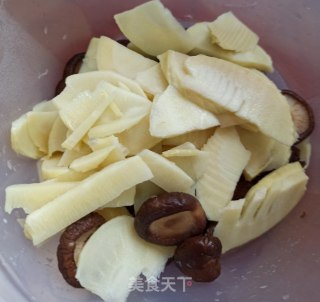 春笋香菇烧小青菜的做法步骤：2