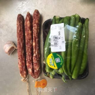 杭椒炒腊肠的做法步骤：1