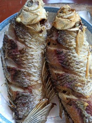 野鲫鱼烧小河虾的做法步骤：4