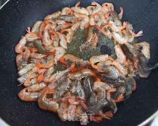 野鲫鱼烧小河虾的做法步骤：5