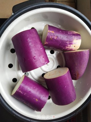 葱油茄子的做法步骤：1