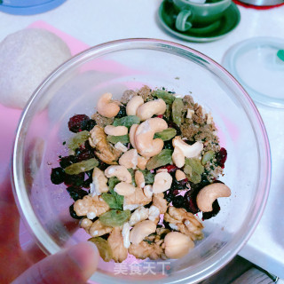 椰菜蒜蓉烤全麦面包的做法步骤：2