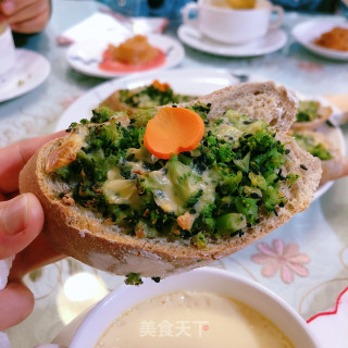 椰菜蒜蓉烤全麦面包的做法步骤：25