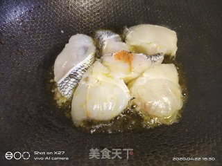 红烧鳕鱼的做法步骤：2