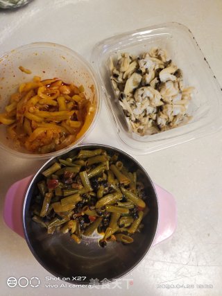 酸豆角炒蛤蜊肉的做法步骤：1