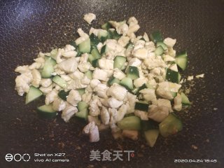 鸡肉炒玉米黄瓜的做法步骤：8