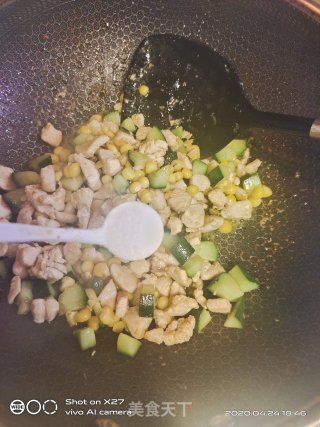鸡肉炒玉米黄瓜的做法步骤：11