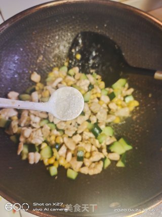 鸡肉炒玉米黄瓜的做法步骤：14