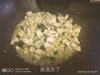 鸡肉炒玉米黄瓜的做法步骤：16