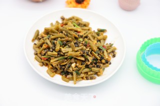 酸豆角炒螺蛳肉的做法步骤：5
