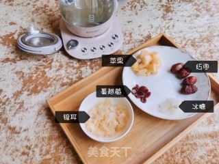 蔓越莓银耳羹的做法步骤：1
