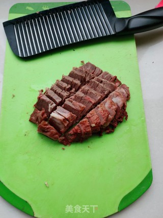 洋葱炒牛肉的做法步骤：2