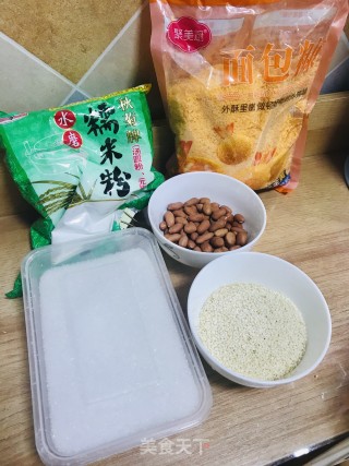 芝麻花生糯米饼的做法步骤：1