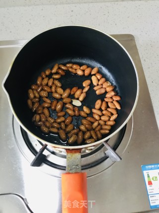 芝麻花生糯米饼的做法步骤：2