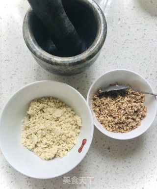 芝麻花生糯米饼的做法步骤：6