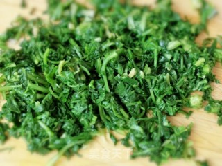 荠菜鸡蛋饼的做法步骤：4