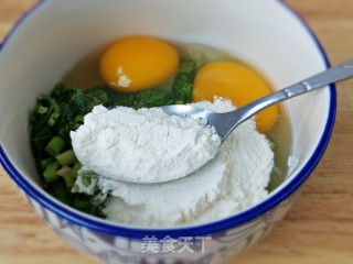 荠菜鸡蛋饼的做法步骤：7
