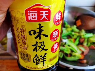 西兰花炒火腿的做法步骤：7