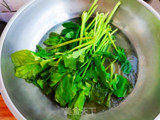 凉拌菠菜西红柿的做法步骤：2