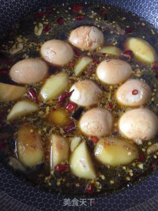 土豆烧鸡蛋的做法步骤：3