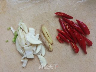 荷兰豆炒面筋的做法步骤：3