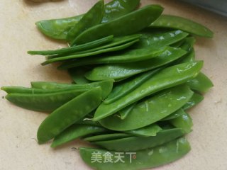 荷兰豆炒面筋的做法步骤：4
