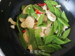 荷兰豆炒面筋的做法步骤：10