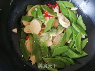 荷兰豆炒面筋的做法步骤：11