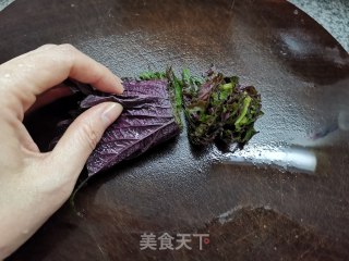 芳香四溢~紫苏烘蛋的做法步骤：2