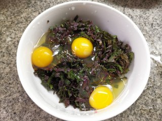 芳香四溢~紫苏烘蛋的做法步骤：3