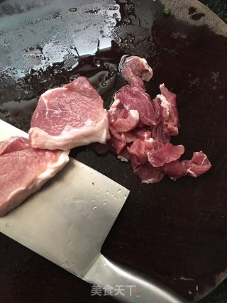 金针菇肉馅饺子的做法步骤：1