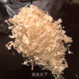 金针菇肉馅饺子的做法步骤：3