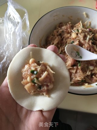 金针菇肉馅饺子的做法步骤：7