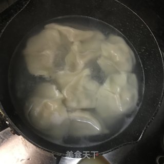 金针菇肉馅饺子的做法步骤：9