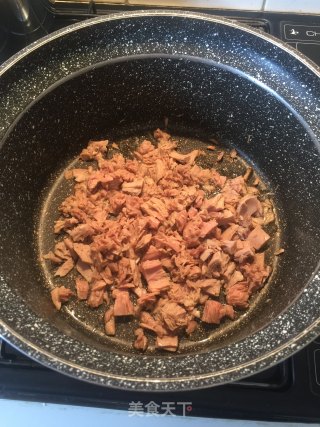 低卡高纤坚果燕麦吞拿鱼肉松饼的做法步骤：1