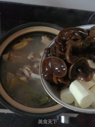 秋耳山药炖菜鸭汤的做法步骤：6