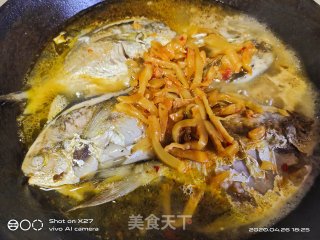 榨菜焖小鲳鱼的做法步骤：5