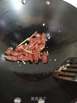 广式腊肠炒芦笋的做法步骤：5