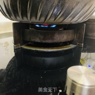 家常炒花生米的做法步骤：2