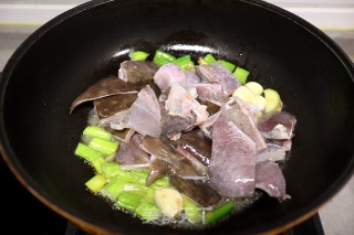 老板鱼炖豆腐的做法步骤：4