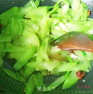 豆豉炝炒莴笋片的做法步骤：7